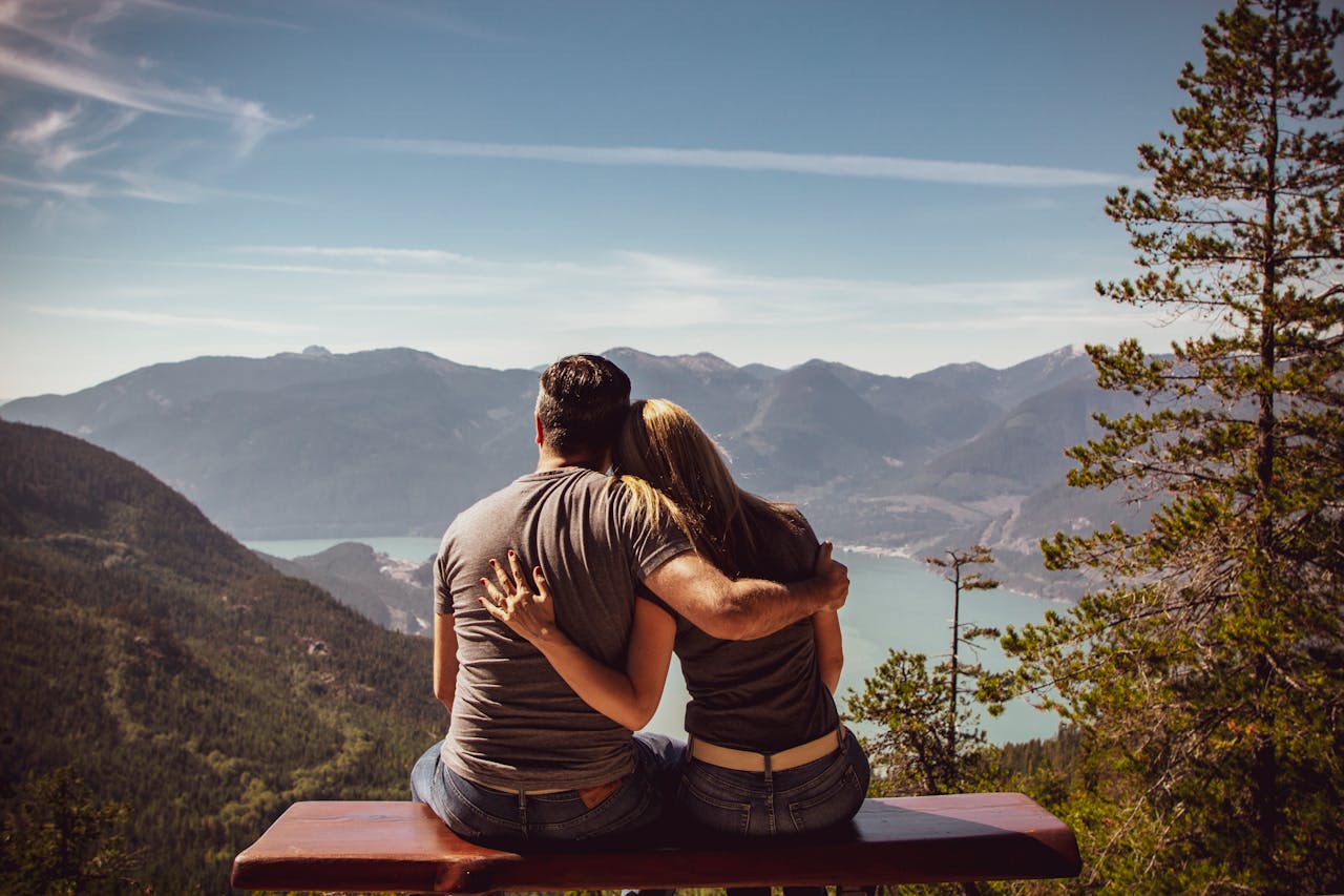 Real Love vs Attachment – How to Know the Difference (Most People Don’t)